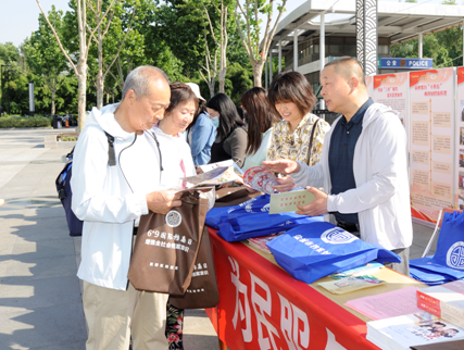 盐城市开展6.9国际档案日广场宣…